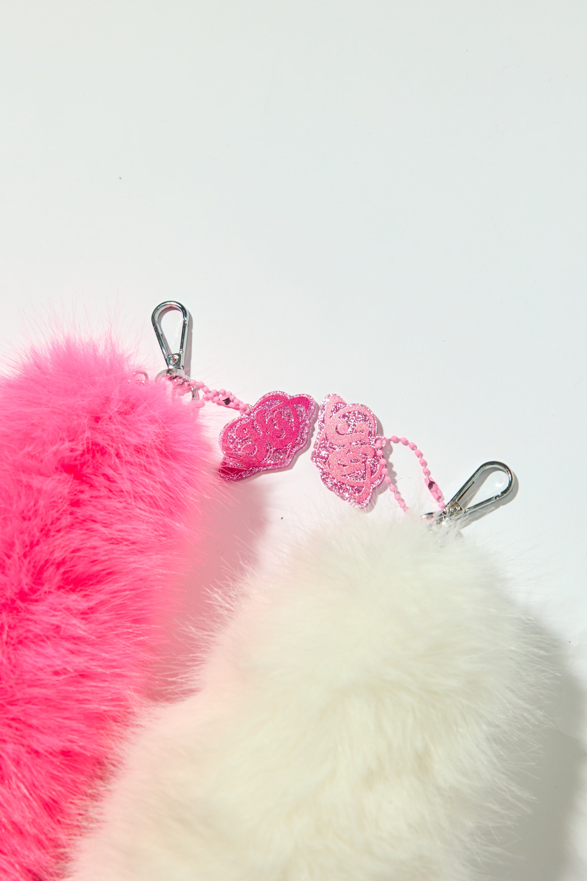 A　もこっと♡シャムちゃん　しっぽゆらゆら♡ピアス/イヤリング✩*॰¨ KOGYARUチャーム付きしっぽ – KOGYARU LIVEGOODS OFFICIAL